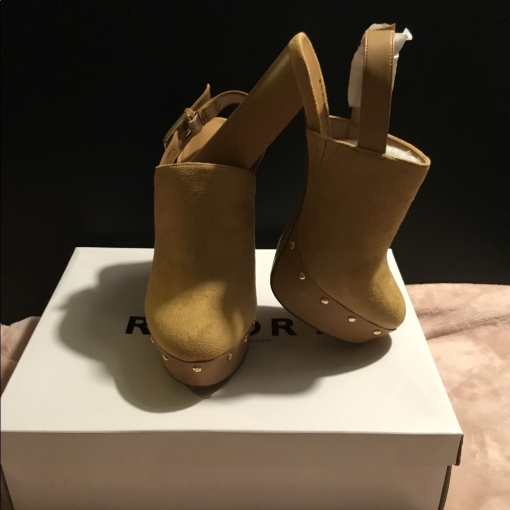 🌻Report Brown shoes Size 6🌻